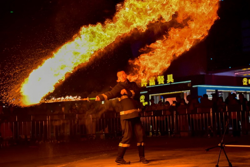 德化火壶表演闹新年 引无数惊叹 - 憨鼠网