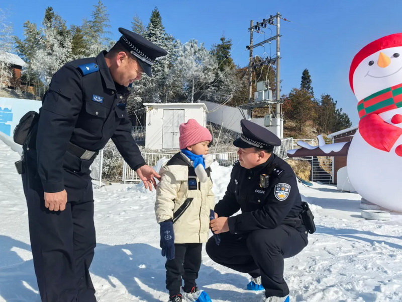 赤水镇：联防志愿暖冬行 共筑冰雪安全线 - 憨鼠网