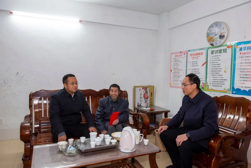县委书记方俊钦开展春节慰问活动 - 憨鼠网