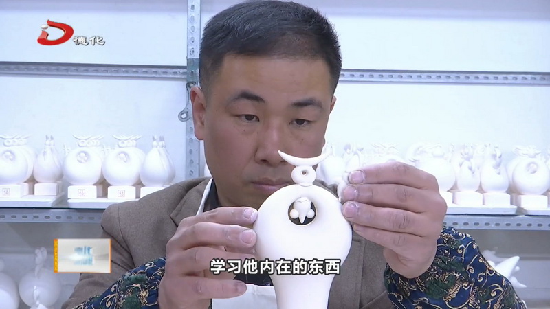 彭成雄：以汉字为笔 绘就陶瓷艺术新篇 - 憨鼠网