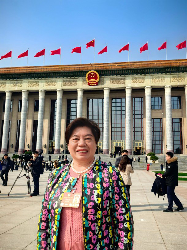 全国政协委员颜宝铃：聚焦发展与外交，为国家建言献策 - 憨鼠网