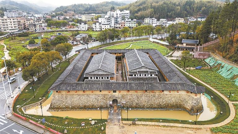 303年大兴堡修缮工作进入尾声 预计月底完工，将再现繁荣陶瓷街景 - 憨鼠网