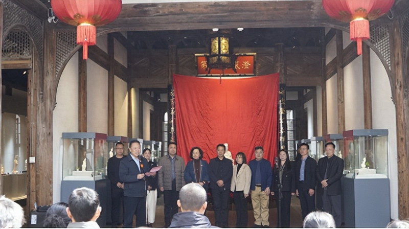 德化白瓷“闪耀”福州,“素白凝光”展演绎 传承新篇 - 憨鼠网