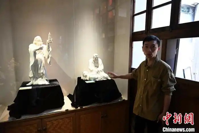 德化白瓷艺术传承展福州启幕 70余件精品亮相 - 憨鼠网