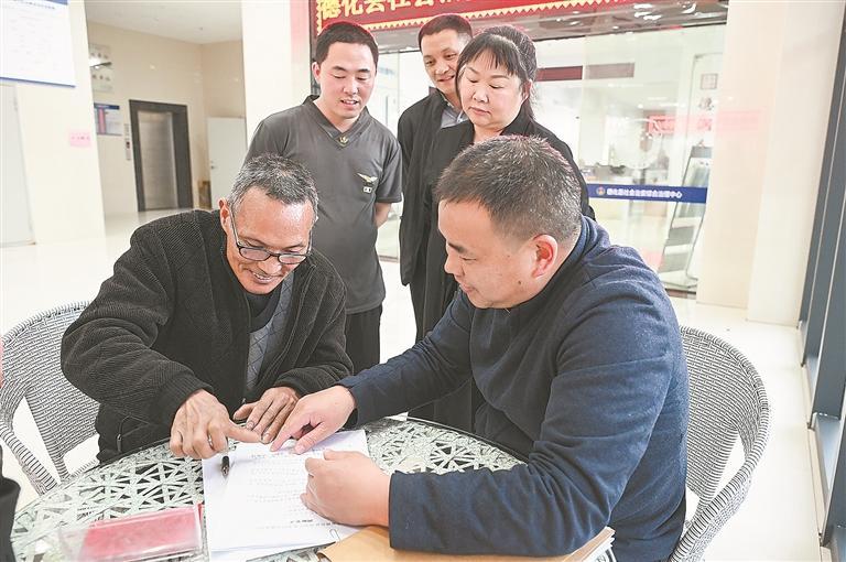 工会+人社”联合维权 追回欠薪4万余元 - 憨鼠网