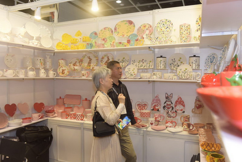 “中国白·德化瓷”闪耀香江 会展业推动香港经贸发展 - 憨鼠网