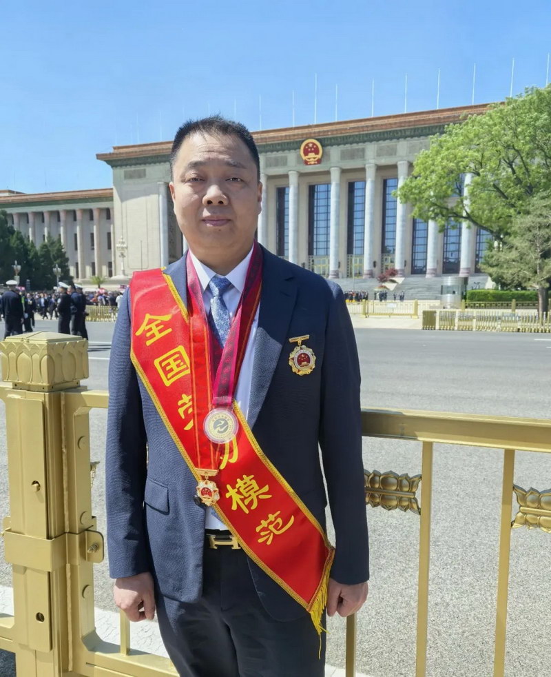 郑雄彭获全国表彰 - 憨鼠网
