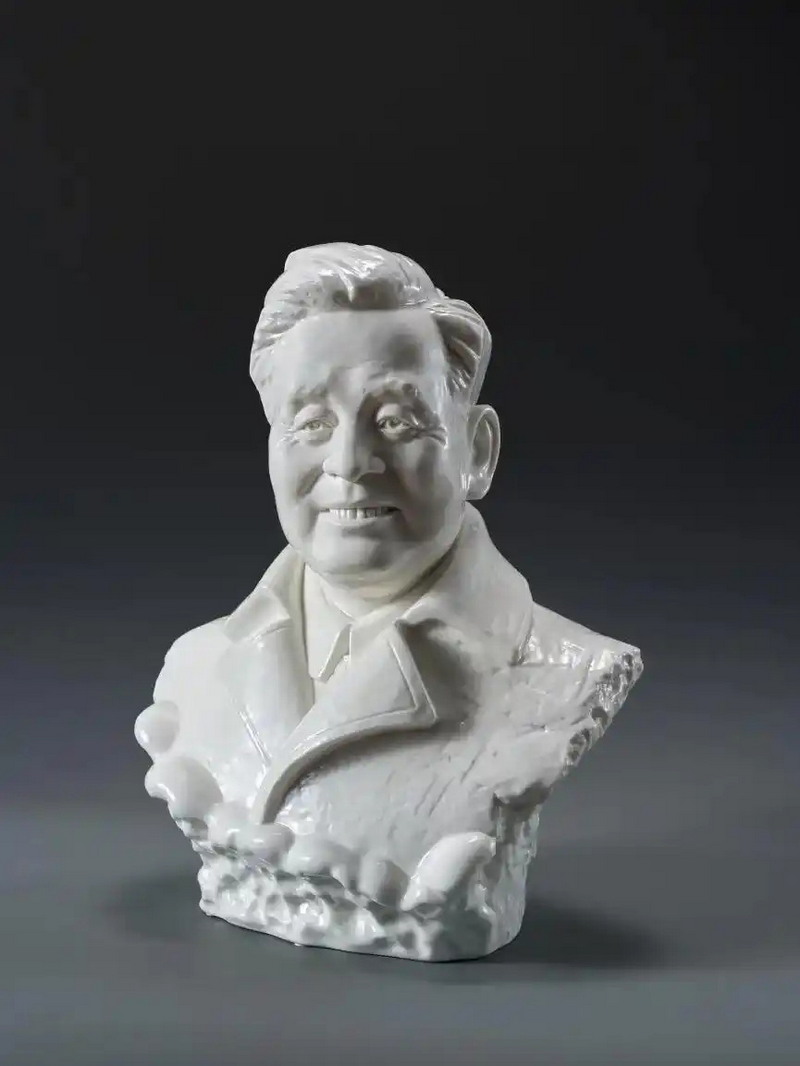 百尊白瓷首展风华 立体群雕共铸史诗 - 憨鼠网