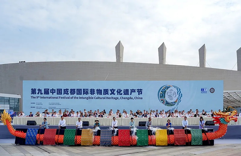 国际非遗节现场直击!千年“中国白”惊艳世界 - 憨鼠网