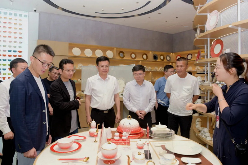 世界晋江青年联谊会一行到我县考察 - 憨鼠网