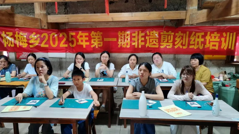 指尖技艺在校园开出“传承之花” - 憨鼠网
