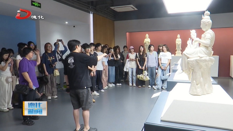 华侨大学新闻传播学院师生到我县参观 - 憨鼠网