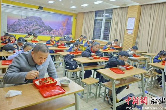 德化:国企护航校园配餐 共筑“舌尖上的幸福” - 憨鼠网