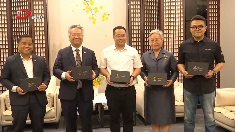 县委书记方俊钦会见多国驻厦门总领事馆领事 - 憨鼠网