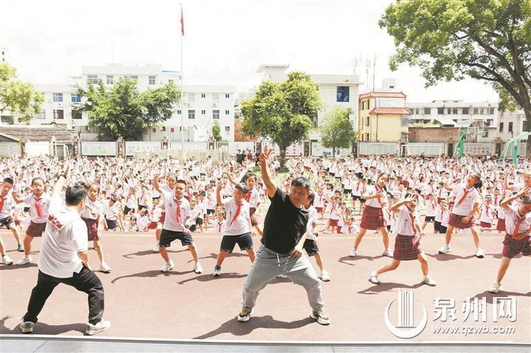 德化：欢乐课间 炫酷校园街舞风 - 憨鼠网