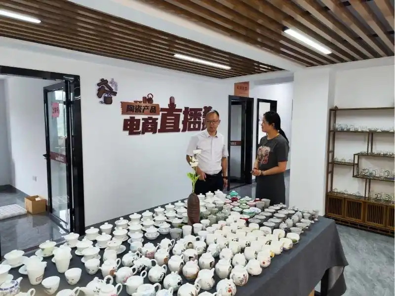 “飞地党建”破解城区非公党建“超载”困局 - 憨鼠网