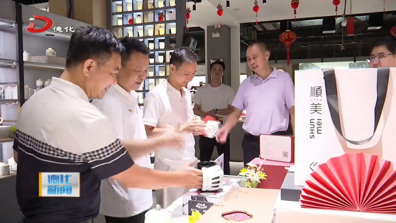 卡尔美体育考察团到我县参观考察 - 憨鼠网