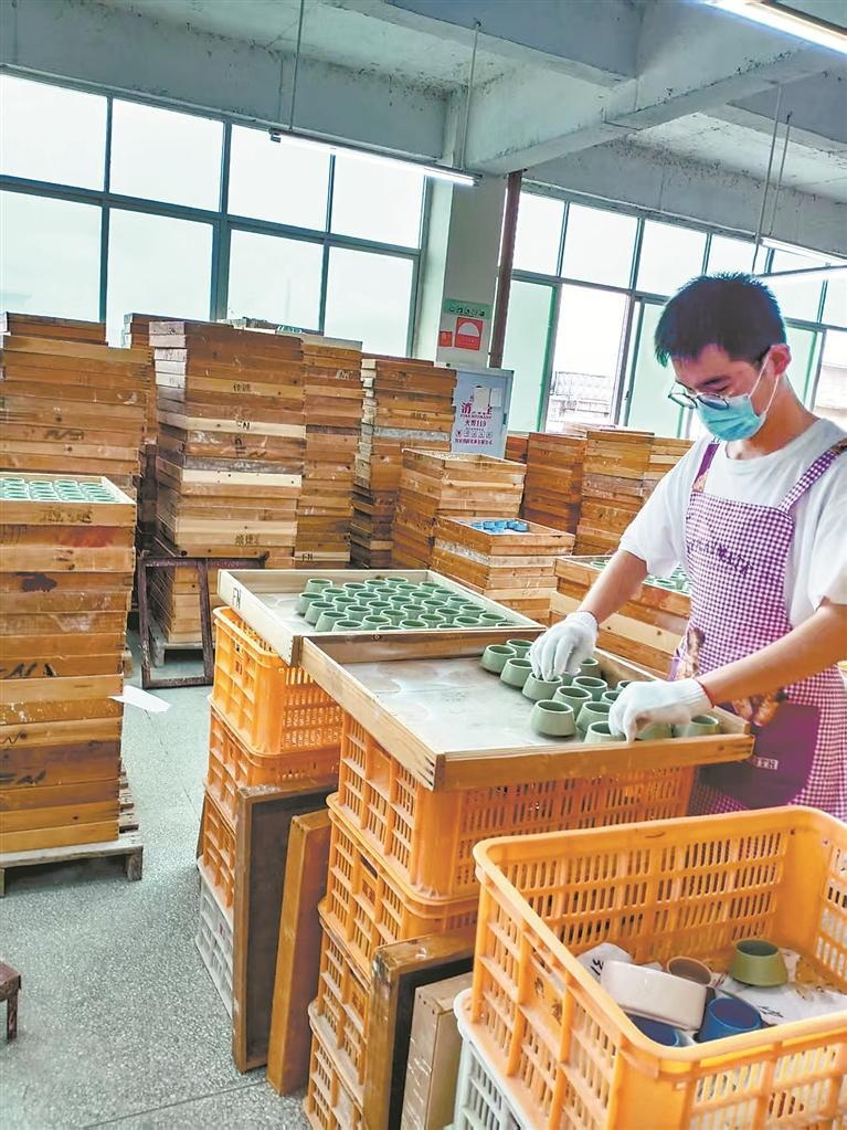 父爱成遗憾 母爱化动力 准大学生用暑期工书写孝心答卷 - 憨鼠网