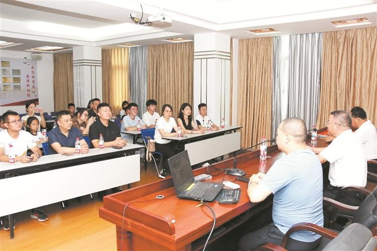 华侨大学总裁35班伸援手 德化两名学子获资助 - 憨鼠网