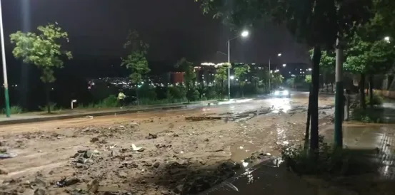 深夜鏖战！德化冒雨清砂，5 小时让堵路 “变” 通途 - 憨鼠网
