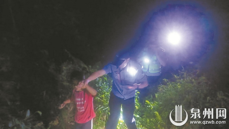 男童迷失深山 警民星夜找回 - 憨鼠网