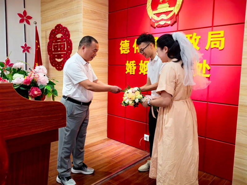 德化51对新人七夕领证,暖到心尖 - 憨鼠网
