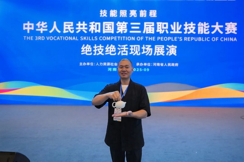 德化白瓷硬核出圈！这款会凌空的茶壶惊艳全场 - 憨鼠网