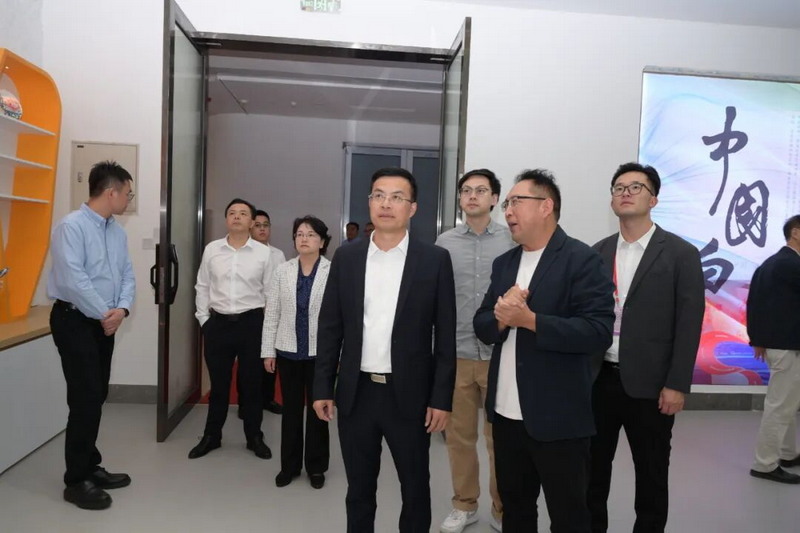 县长吴志朴带队到广州“中国白·德化瓷”推广展示中心调研 - 憨鼠网