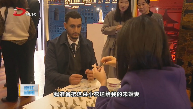 “中国白”在巴黎 瓷艺展示引追捧 - 憨鼠网