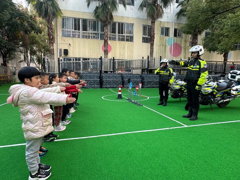 “警”彩入校园 安全伴“童”行——德化县第二实验幼儿园交通安全主题教育活动 - 憨鼠网