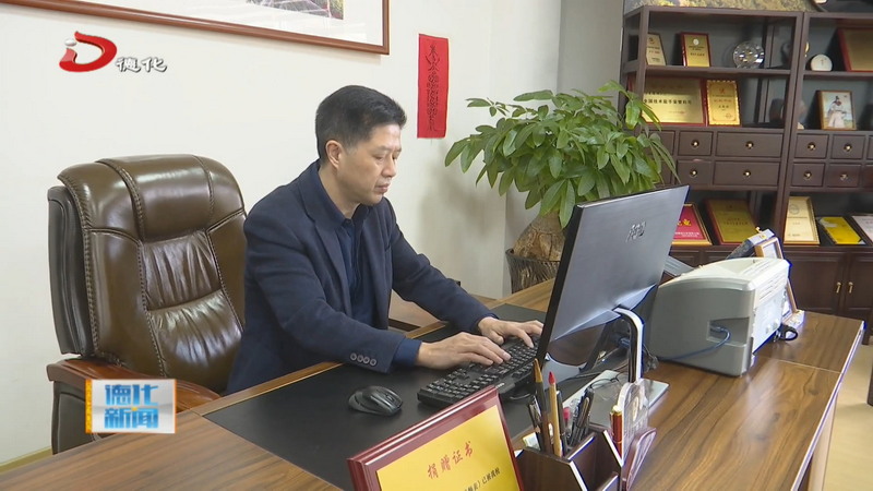连德理：匠心塑瓷韵 履职助城兴 - 憨鼠网