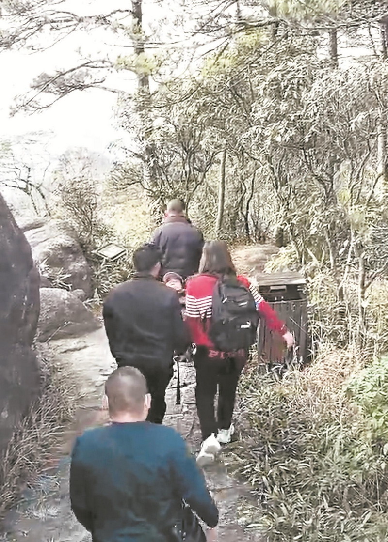 老人登山途中晕倒 景区施救化险为夷 - 憨鼠网