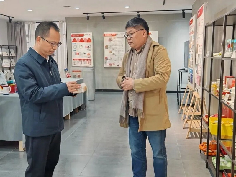 县领导实地调研人才科创平台 - 憨鼠网