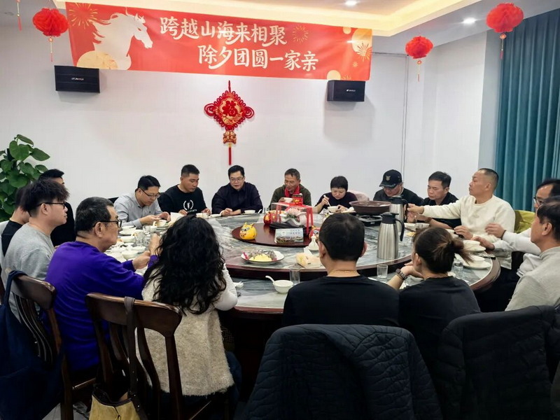 台胞留德过除夕 同吃团圆饭 共叙两岸一家亲 - 憨鼠网