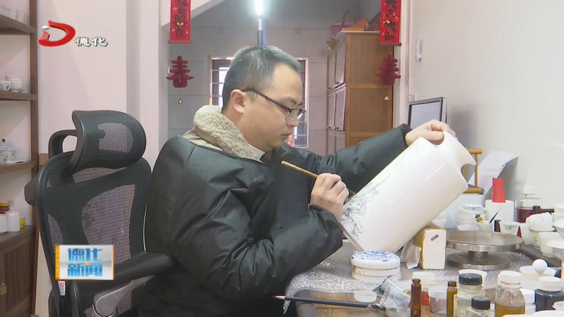 郑甲锦：以线传神 绘瓷见心 - 憨鼠网