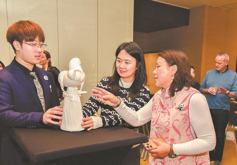 “中国白·德化瓷”亮相瑞士 国际巡展开启文化新对话 - 憨鼠网