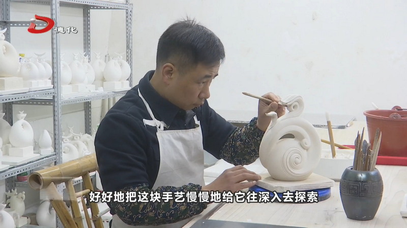 建瓯人在德化 彭成雄——用26年让汉字在瓷上绽放光彩 - 憨鼠网