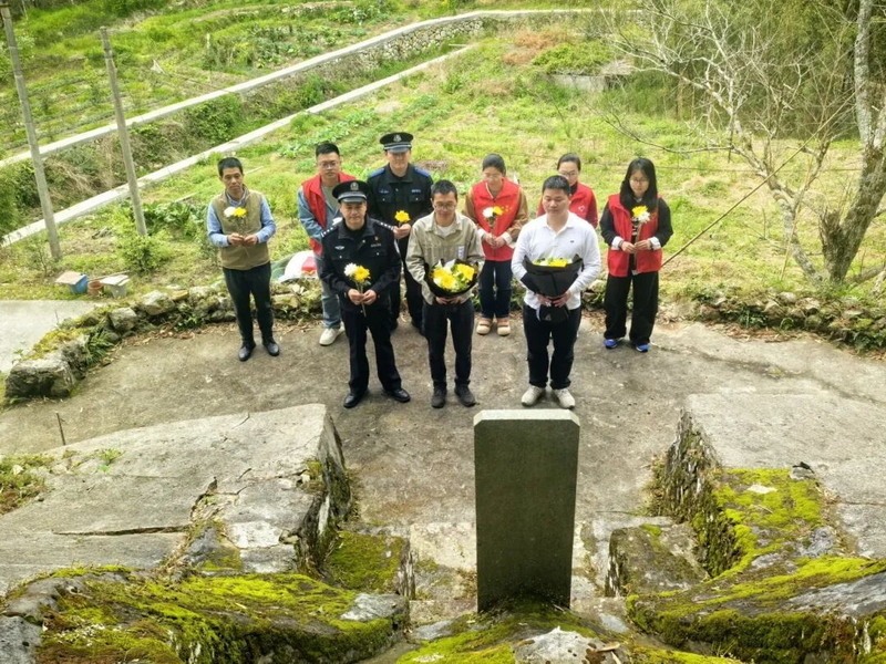杨梅乡：非遗刻纸话清明 文明祭扫树新风 - 憨鼠网
