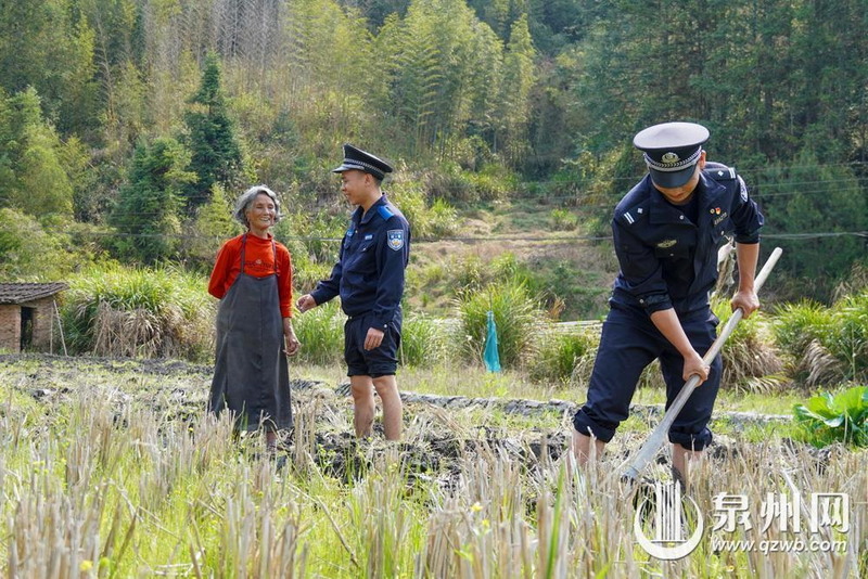 杨梅乡：“精准服务+常态帮扶”留守老人 深山警色暖“夕阳” - 憨鼠网