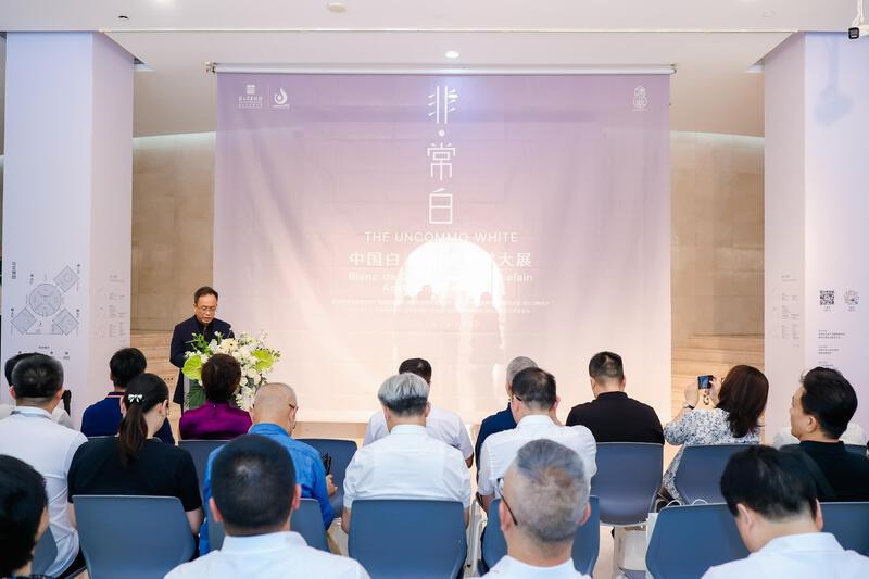 以瓷比德，非同寻“常”！去关山月美术馆看千年德化白瓷形塑东方信仰 - 憨鼠网