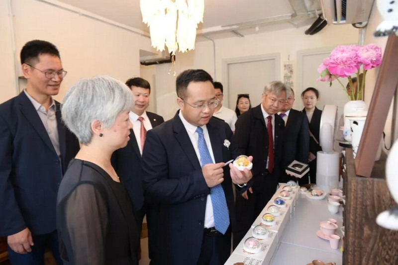 县委书记方俊钦赴香港调研 - 憨鼠网