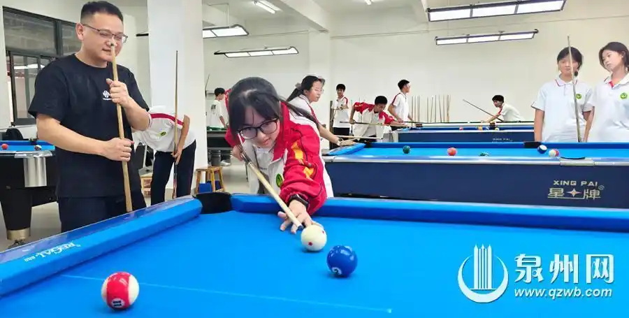 上课打台球 学子乐其中 - 憨鼠网