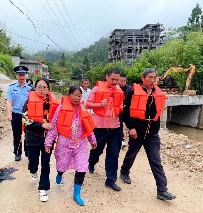 赤水镇：“三网共织”打好汛期地质灾害防治主动仗 - 憨鼠网