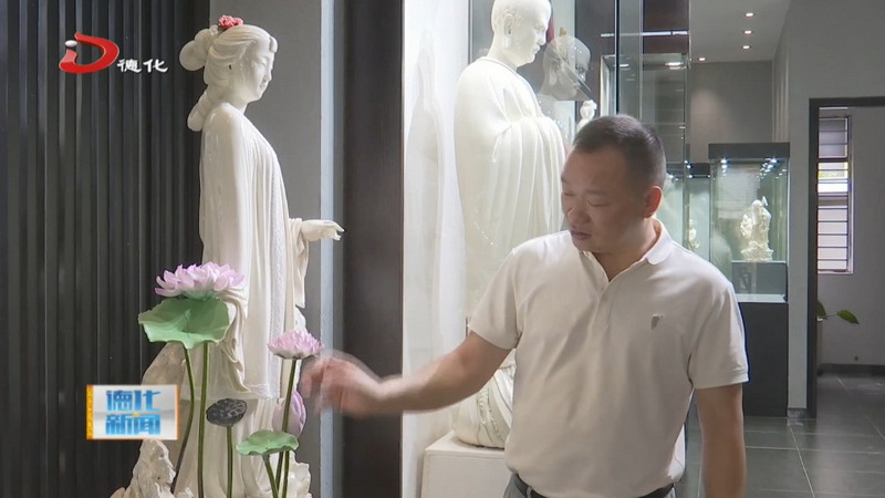 兰全盛《红藕轻罗》：铁丝撑荷见巧思 一袭素影映清词 - 憨鼠网