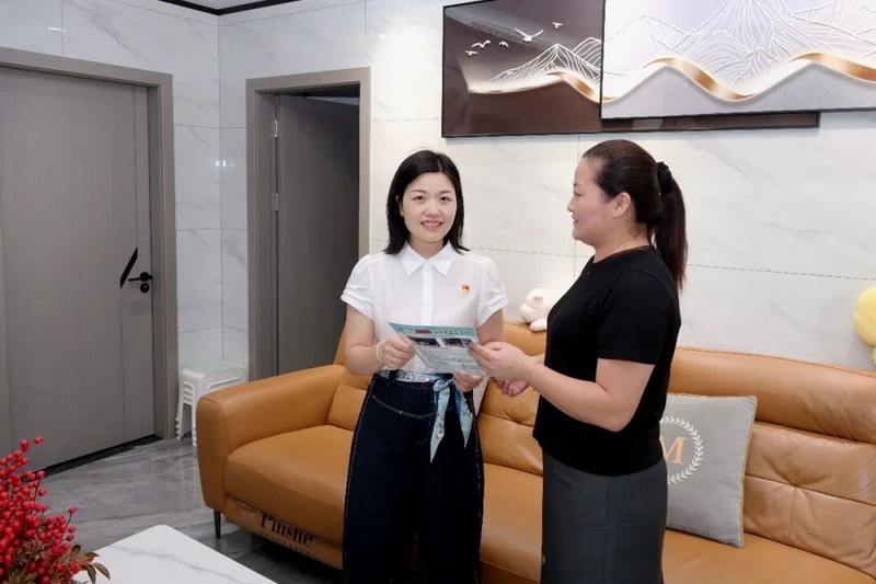 黄秀桔：扎根社区绽芳华 党建引领践初心 - 憨鼠网