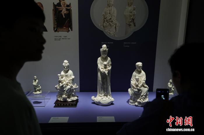 “中国白——德化瓷艺术展”在海口展出 - 憨鼠网