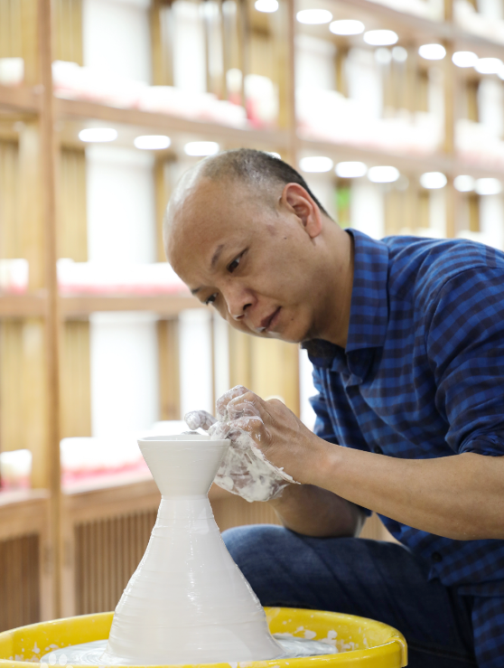徐福坤、林建胜、邱玉珍获“全国技术能手”荣誉称号 - 憨鼠网