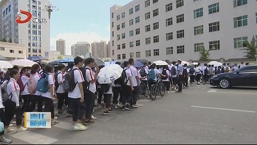 交警“护学岗”上线 为开学季保驾护航 - 憨鼠网