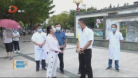 县长看望慰问核酸检测采样点工作人员 - 憨鼠网