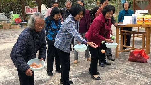 团县委举办“运动同心 健康同行”趣味活动 - 憨鼠网